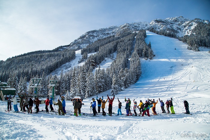 Trượt tuyết tại Khu nghỉ dưỡng Trượt tuyết núi Norquay là trải nghiệm du lịch nên thử ở Vườn quốc gia Banff
