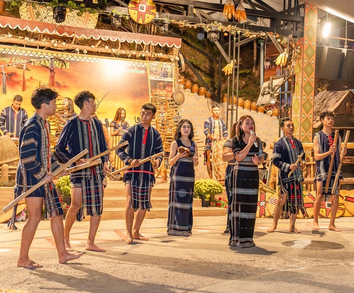 Du lịch Lang Biang Đà Lạt, khám phá văn hóa của đồng bào Tây Nguyên 