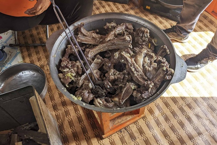 Kinh nghiệm du lịch Mông Cổ mùa đông - Các món ngon nên thưởng thức vào mùa đông ở Mông Cổ