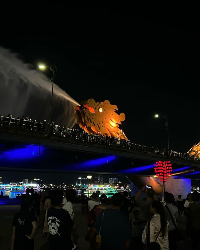 cầu Rồng Đà Nẵng phun lửa