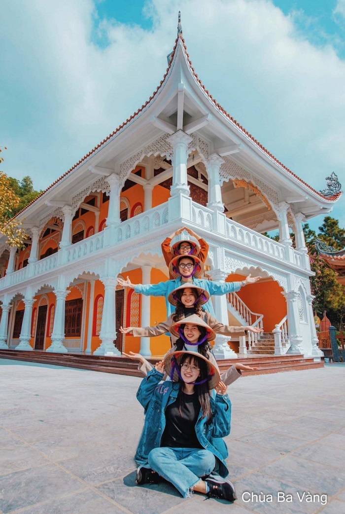 Rủ bạn bè tới chùa Ba Vàng Quảng Ninh ngay thôi nào