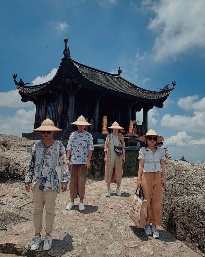 Chùa Đồng trên núi Yên Tử cũng là điểm đến tâm linh gần chùa Ba Vàng Quảng Ninh
