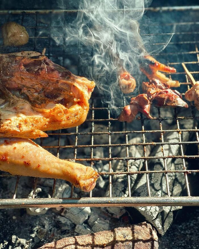 tổ chức tiệc nướng BBQ tại địa điểm cắm trại ở Phú Quốc