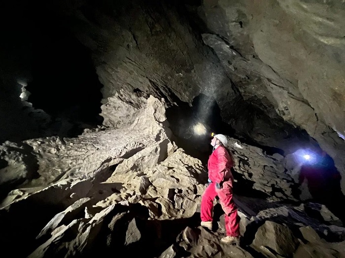 Tour tham quan hang động Canmore sẽ mang đến cho du khách trải nghiệm thú vị trong chuyến du lịch Canmore