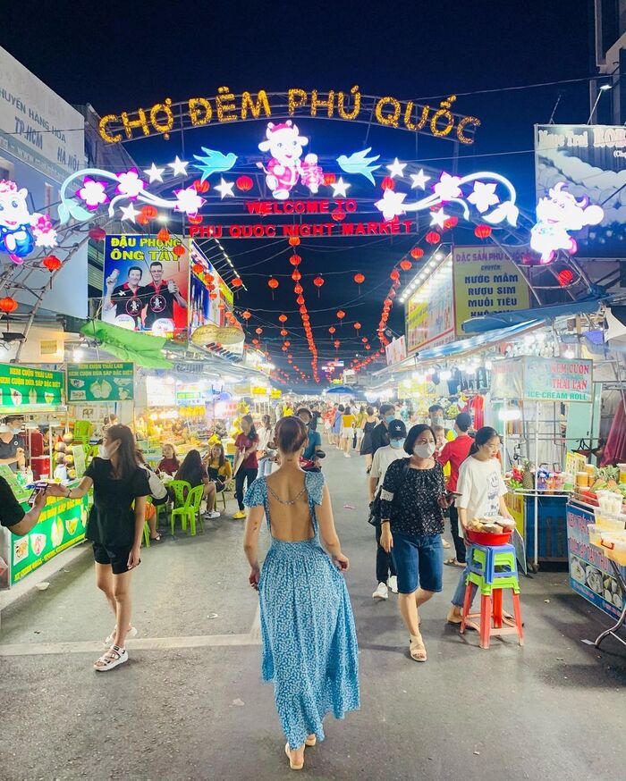 chợ đêm là địa điểm chơi noel ở Phú Quốc nổi tiếng