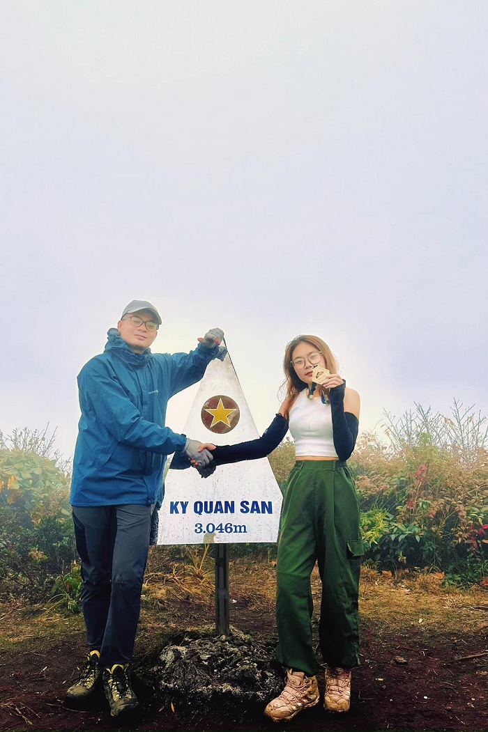 Đỉnh Ky Quan San nằm giáp ranh giữa Lào Cai và Lai Châu