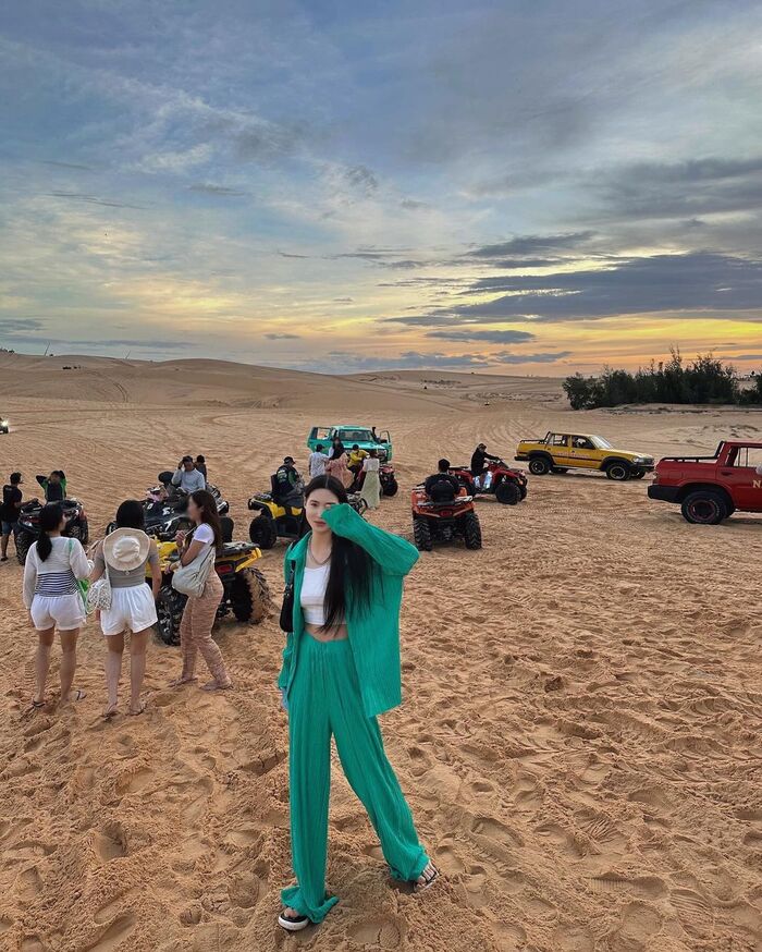 du lịch Bình Thuận dạo bộ vãn cảnh tại các đồi cát thơ mộng