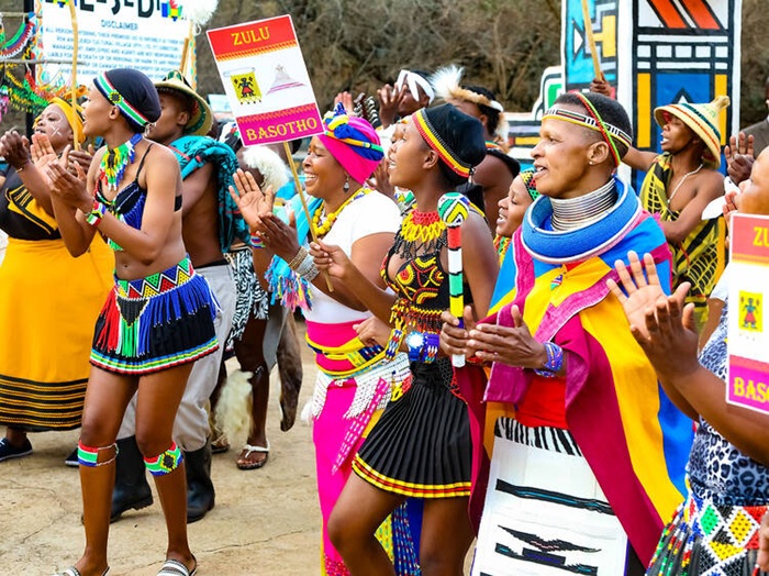 Mùa xuân là thời điểm nhiều lễ hội được tổ chức náo nhiệt và sôi động - Ảnh: TimeOut