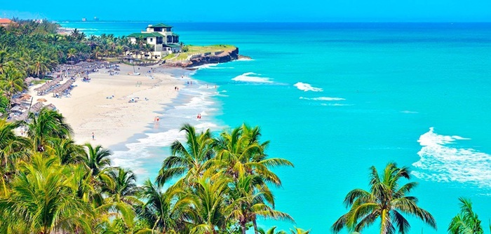 Bãi viển Varadero với làn nước trong xanh, cát trắng mịn - Ảnh: Cubaplusmagazine