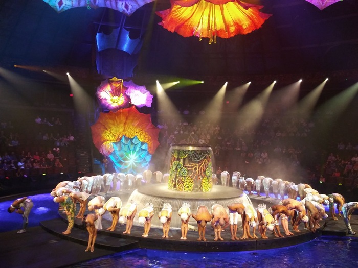 Le Rêve là show diễn nổi tiếng bạn nhất định xem khi ghé nước Mỹ - Ảnh: Viator