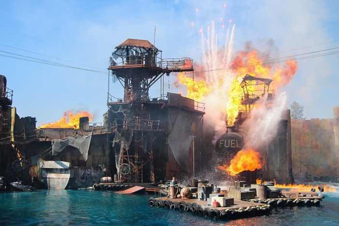 WaterWorld là show diễn nổi tiêng trong tour Mỹ được tổ chức ở ngoài trời - Ảnh: Internet